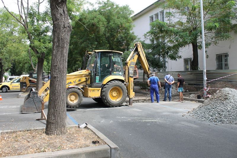 Затвориха централна улица в Бургас заради ремонтни дейности (Снимки) - E-Burgas.com